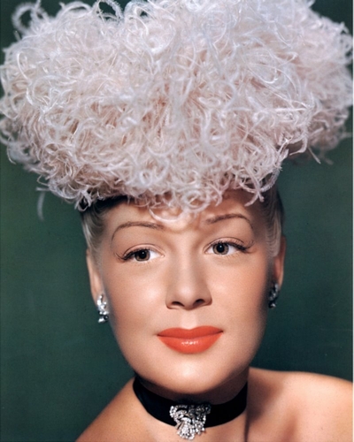 Betty Hutton - Hut und Halsband