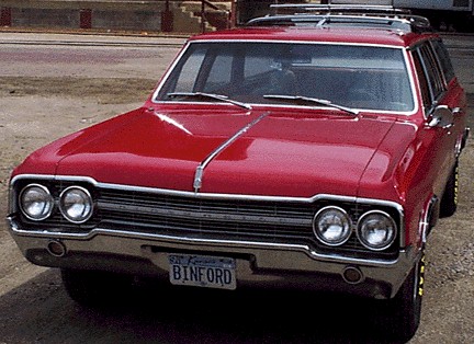 1965 OLDSMOBILE VISTA CRUISER FRONT
